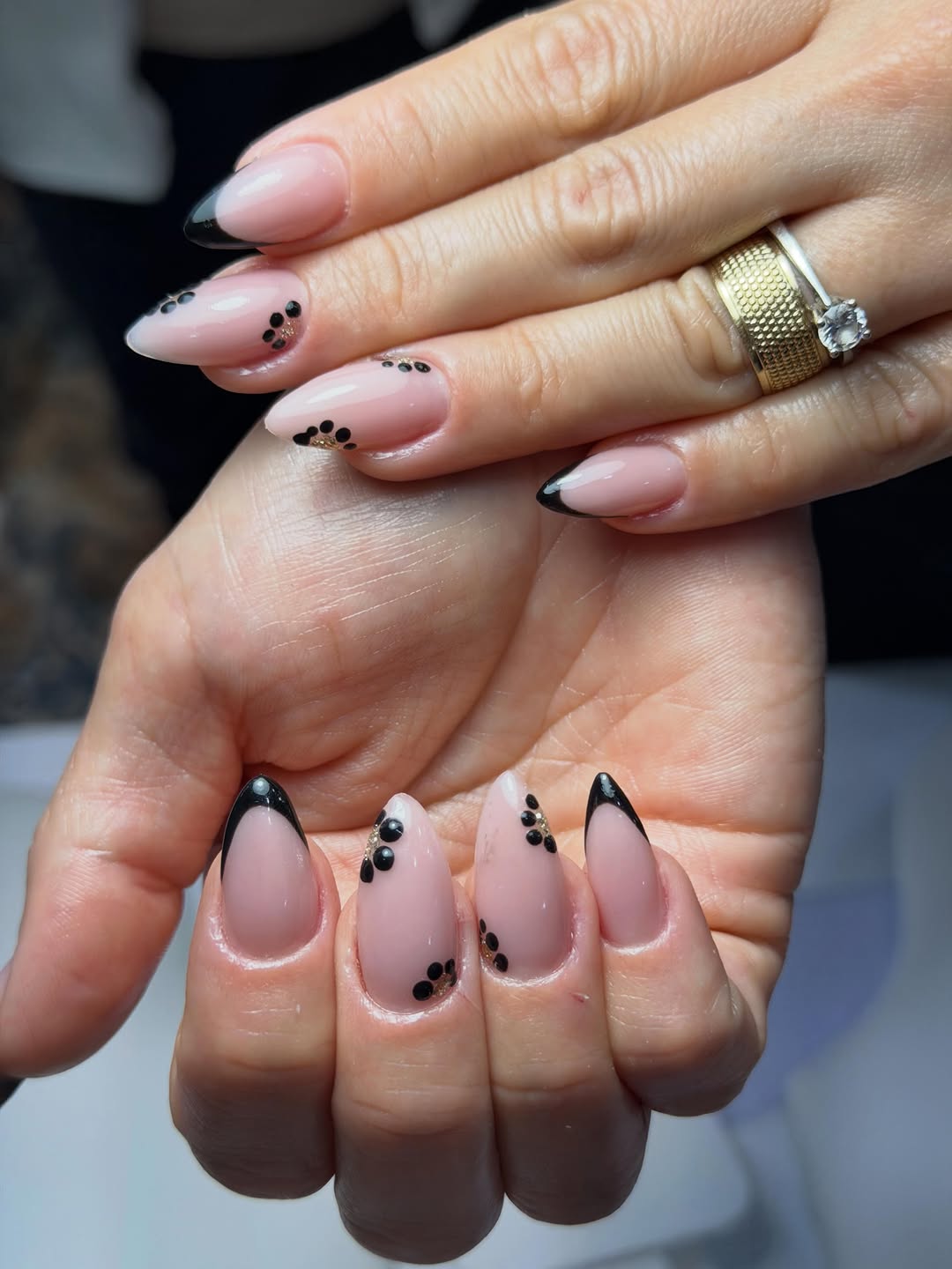 ✨ Jel Tırnak ✨

Güçlü, bakımlı ve kusursuz görünen tırnaklar artık hayal değil… 💅🏻
Tuğçe Acar Beauty’de uygulanan jel tırnak işlemi ile hem doğal hem estetik bir görünüm elde edebilirsiniz. 🌸

✔ Kırılmaya karşı daha dayanıklı tırnaklar
✔ Uzun süre kalıcı kullanım
✔ Pürüzsüz ve parlak görünüm
✔ İstenilen boy ve şekil seçeneği
✔ Zarif ve bakımlı eller

İster sade ve soft, ister iddialı ve dikkat çeken modeller…
Tarzınıza en uygun tasarımı birlikte oluşturuyoruz ✨

Çünkü bakımlı eller bir kadının en güzel detaylarından biridir… 🤍

📍 Tuğçe Acar Beauty
📞 Randevu ve bilgi için DM / WhatsApp 💌
